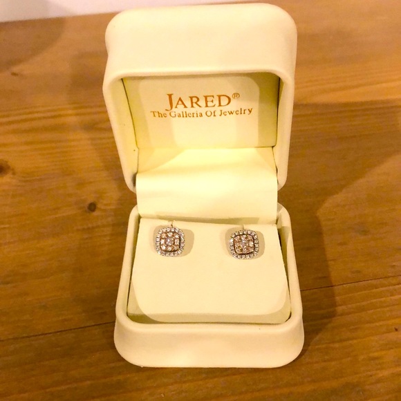 Cushion cut diamond earrings - Picture 1 of 2